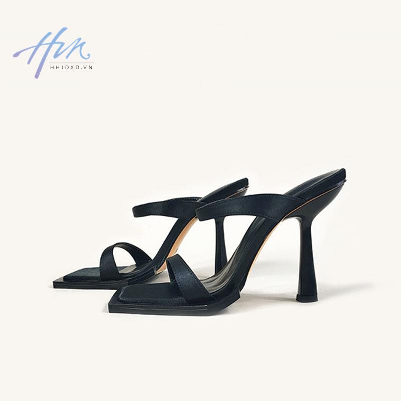 Sandal Cao Gót Hở Ngón Mũi Vuông Phối Dây Xích Kim Loại Thời Trang Mùa Hè Dành Cho Nữ 2022