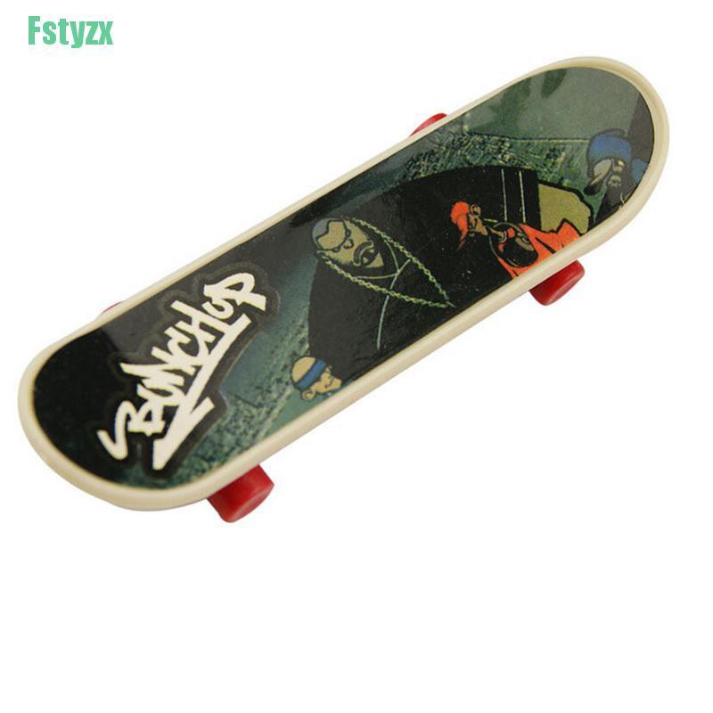 fstyzx 1X Mini Finger Board Skateboard Novelty Kids Boys Girls Toy Gift for Party 3.7&quot;