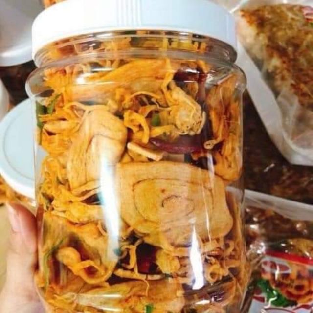 Bánh tai heo sốt nước mắm mix với khô gà lá chanh