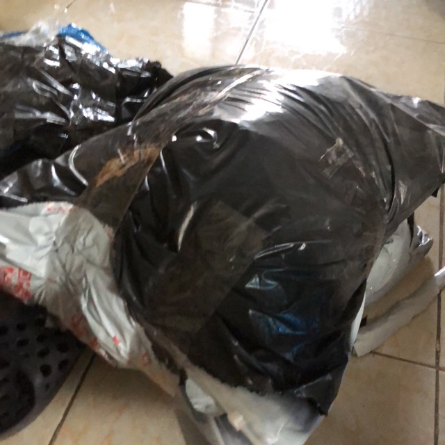 Quần áo của Hà