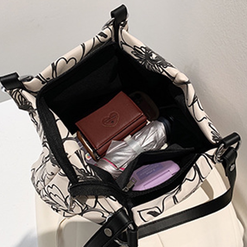 Túi Xách Vải canvas Cỡ Lớn Phối Dây Xích Đeo Vai Cá Tính Cho Nữ