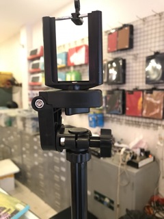 Giá đỡ điện thoại Tripod Kèm Remote Bluetooth