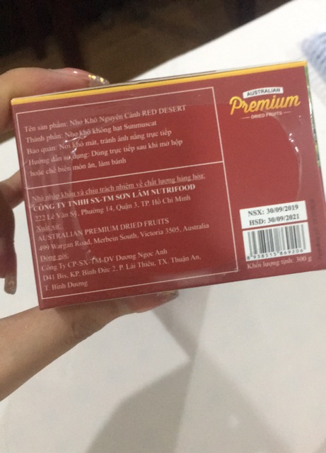 Nho khô nguyên cành Red Desert 300g