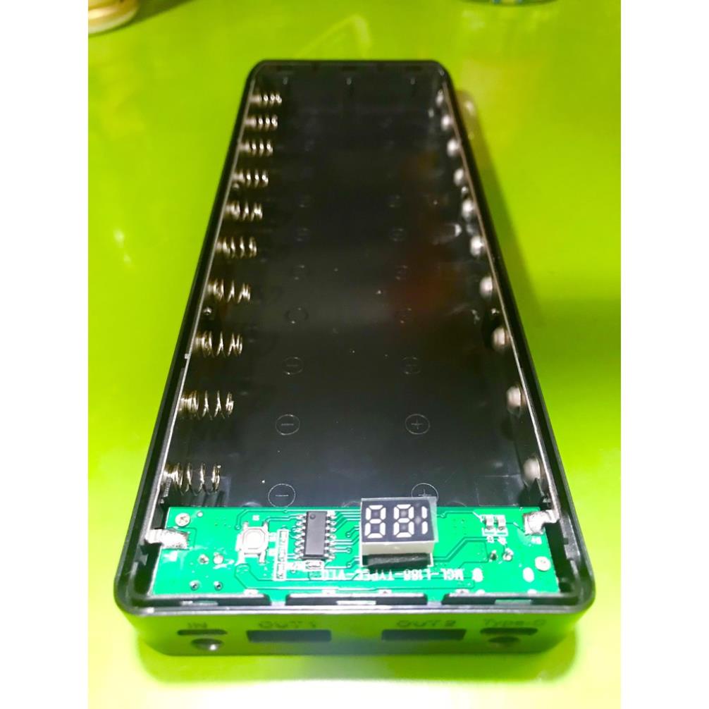 Box sạc dự phòng không pin 10 cell 18650 màn hình LCD có cổng Type-C màu đen