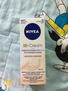 Kem nền nivea