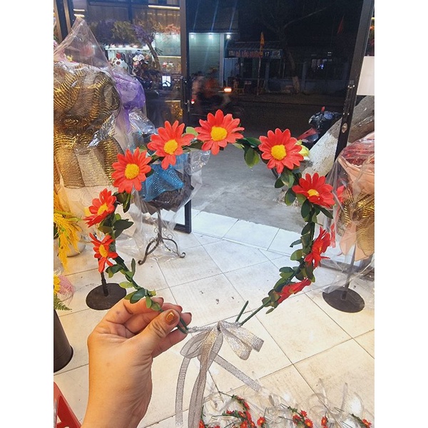 Vòng hoa kỷ yếu mẫu mới