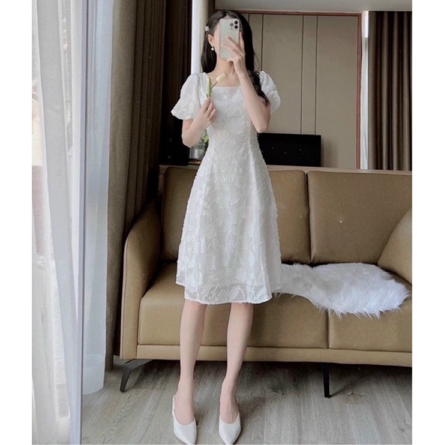 Váy trắng tiểu thư Basic chất thêu nổi tay phồng