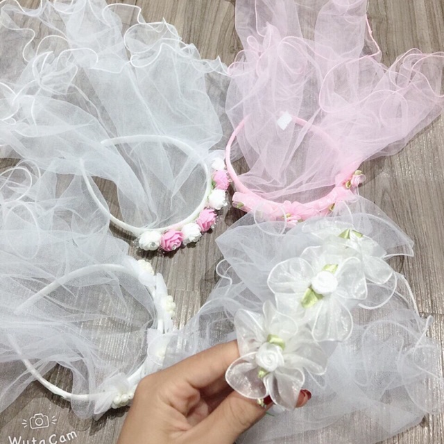 Bờm cô dâu cho bé gái