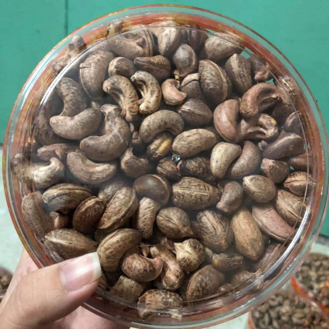 Hạt  điều  nguyên  hạt