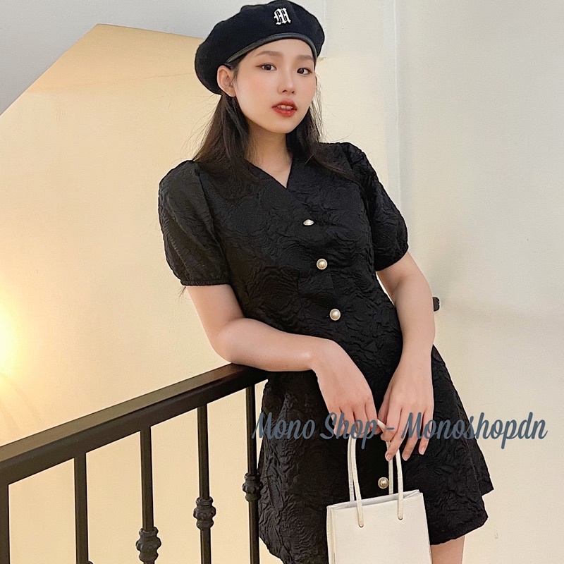 Váy nữ trắng gấm xốp hở lưng dáng xoè, Đầm cổ V hoạ tiết hoa nổi khoét lưng Ảnh thật/ sẵn | BigBuy360 - bigbuy360.vn