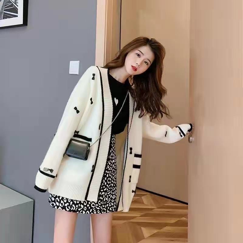 Áo khoác Cardigan tay dài phối túi thiết kế dáng rộng nữ 2021