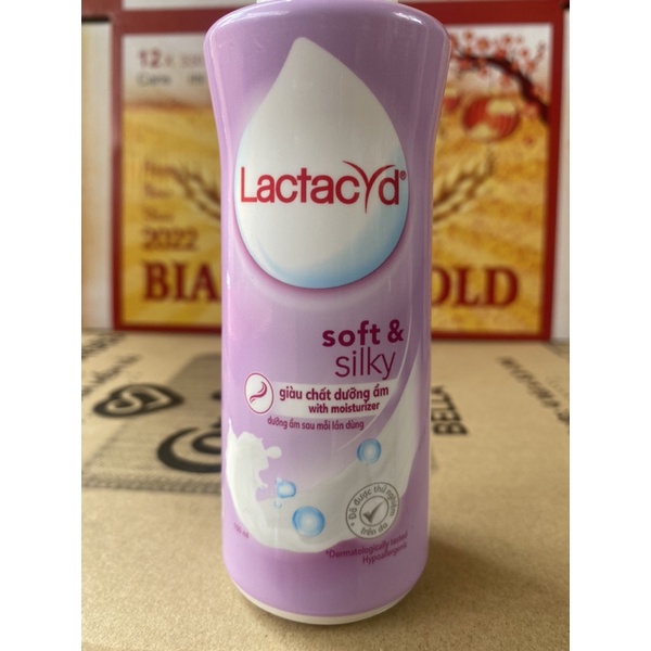1. Dung Dịch Vệ Sinh Phụ Nữ Lactacyd Soft & Silky 150ml