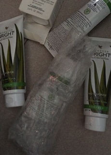 Kem đánh răng Bright Forever có hình thật