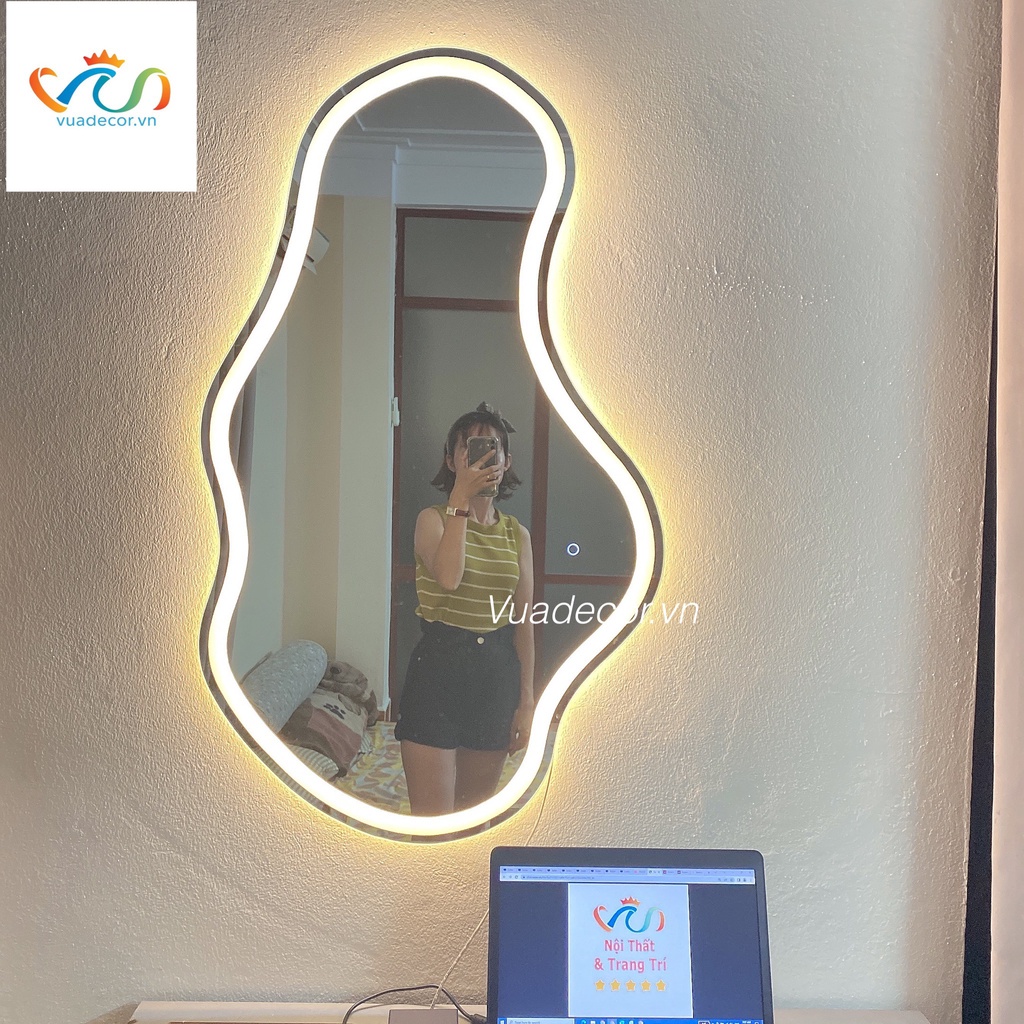 Gương toàn thân hình hạt đậu decor treo tường VUADECOR led cảm ứng cao cấp