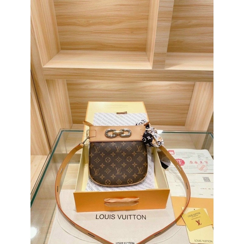 Túi LV bầu đeo chéo fullbox nam châm size 24
