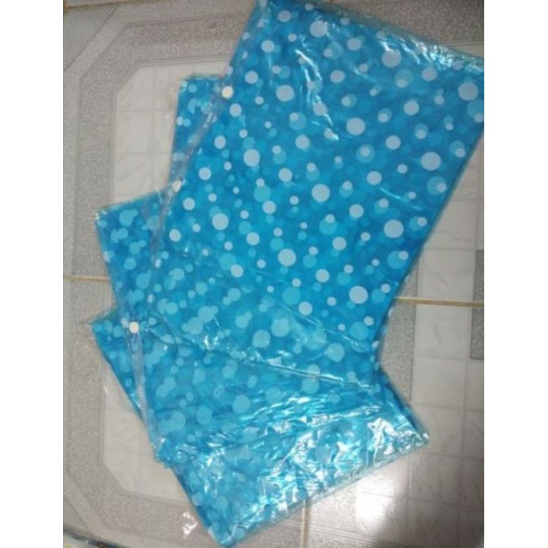 Áo mưa chấm bi