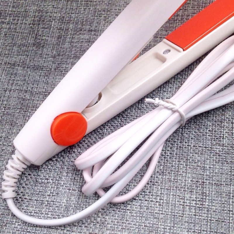 Máy Ép Tóc Mini 002 Nhỏ Gọn, Máy Làm Tóc Ép Uốn Duỗi Là Tóc Mini Tạo Kiểu Đa Năng Cầm Tay Tiện Lợi An Toàn Bỏ Túi FERADO