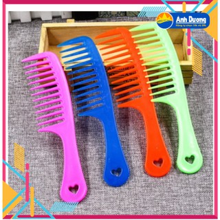 Lược nhựa răng thưa chải tóc