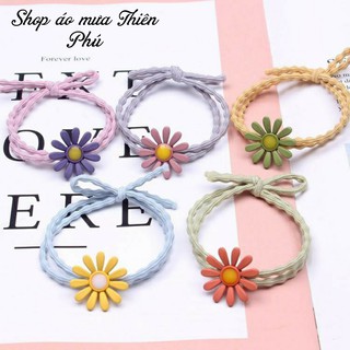 Cột tóc hoa cúc xinh xắn