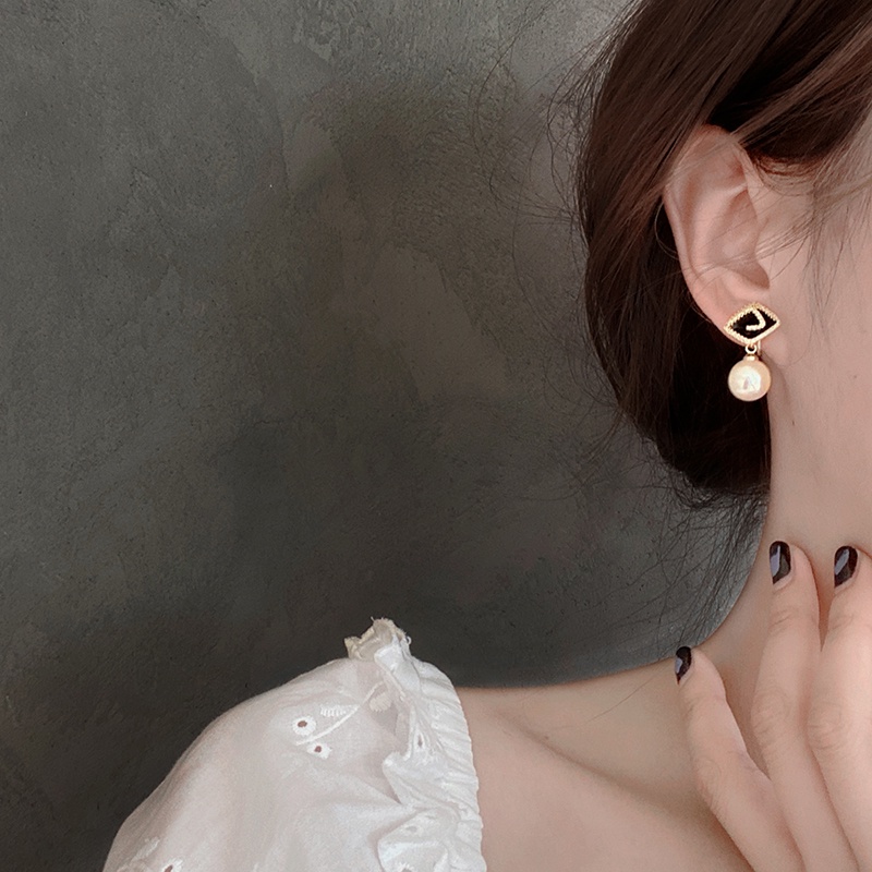 Khuyên Tai Hình Bông Hoa Màu Đen Đính Ngọc Trai Nhân Tạo Thời Trang Hàn Quốc 2022