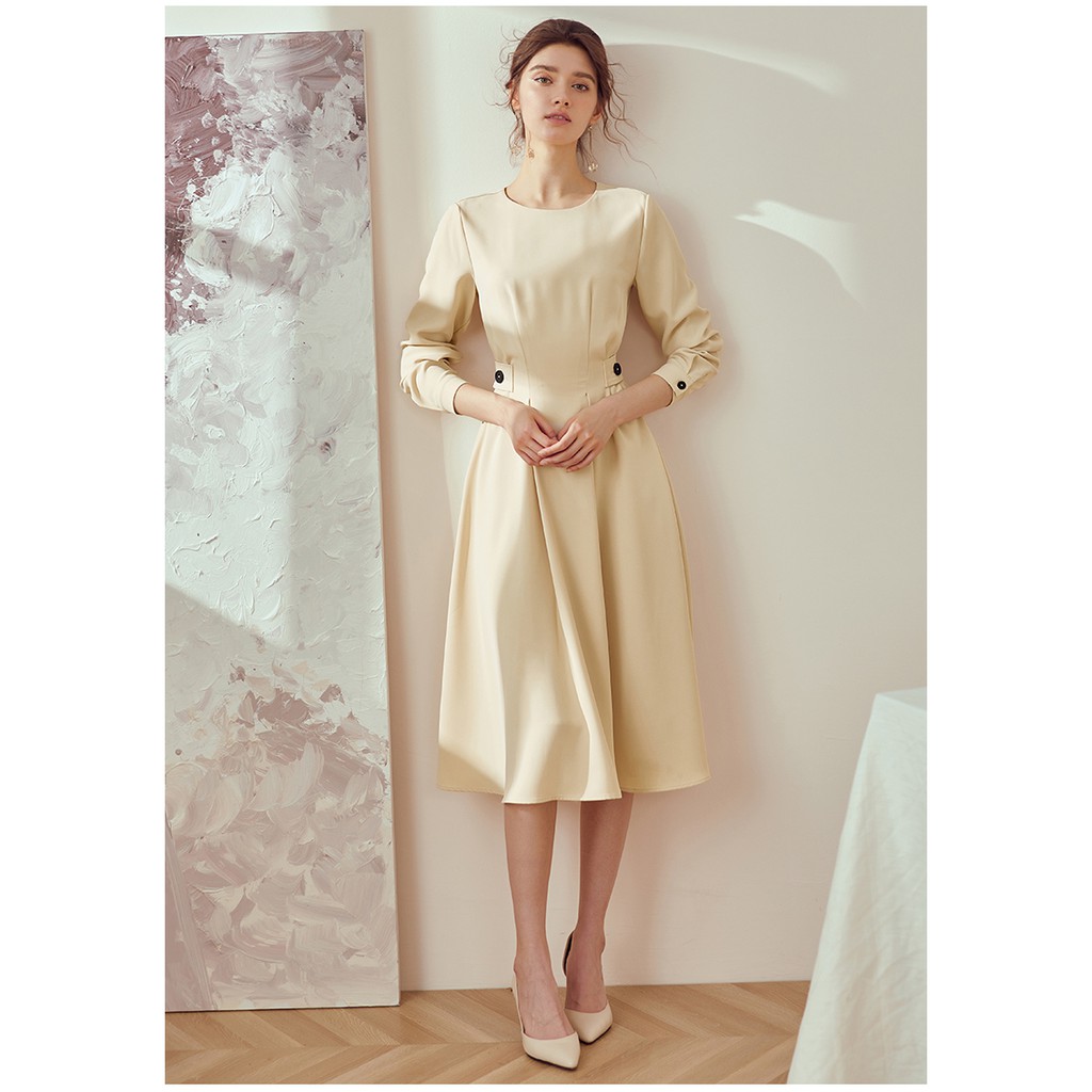 Đầm xòe cổ tròn tay dài kem trơn sang trọng