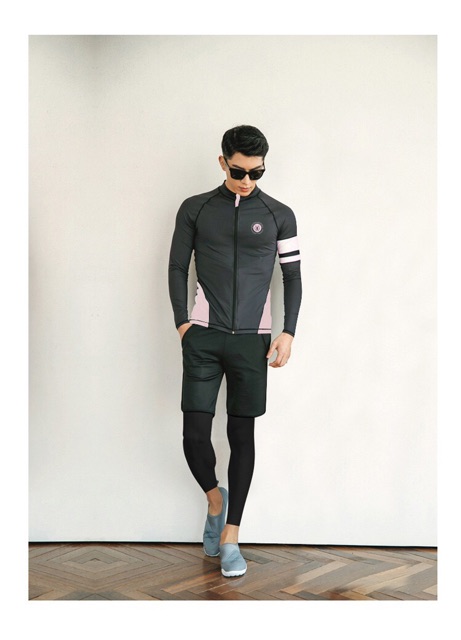 Đồ bơi dài tay nam nữ áo khoác đen line hồng quần váy dài chống nắng | BigBuy360 - bigbuy360.vn