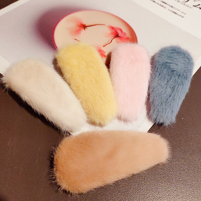 Kẹp tóc mái phối lông dễ thương hình elip