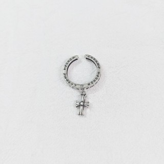 Nhẫn chromeheart charm chữ thập