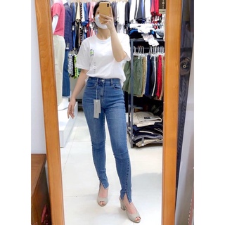 Quần jeans nữ Mind Bridge chất liệu co giãn thoải mái.