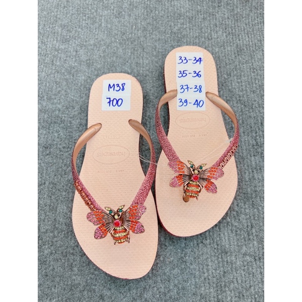 Dép HVN mix charm ong lớn
