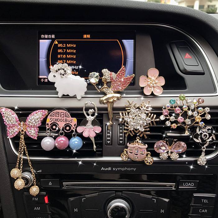 Sáp Thơm Oto Cài Cửa Gió Tạo Hình Dễ Thương Cho Phái Nữ