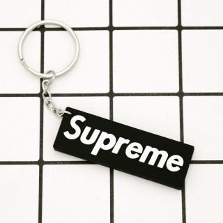 Móc khóa 3D Supreme