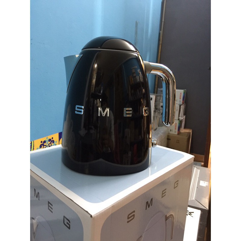 Ấm siêu tốc SMEG màu đen không chỉnh nhiệt