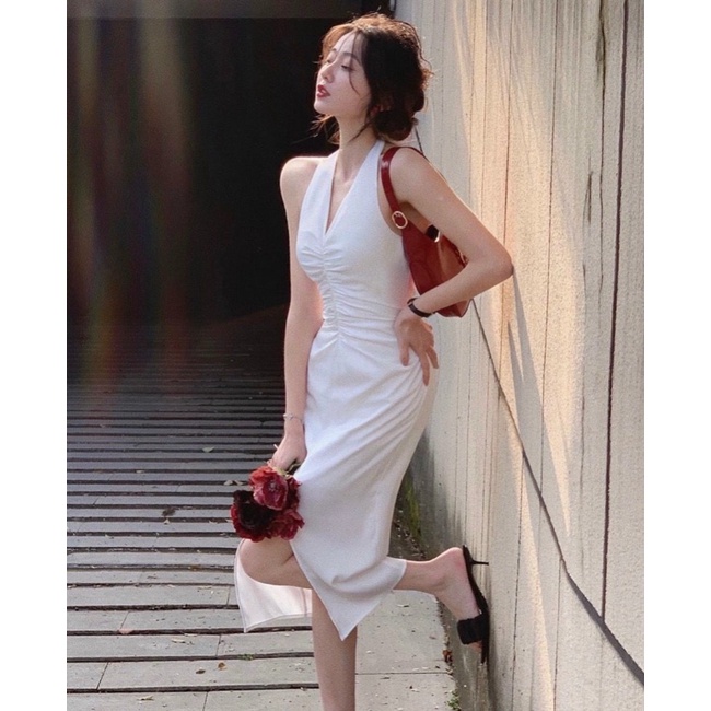 Đầm trắng phi cổ yếm kèm cúp ngực xẻ đùi