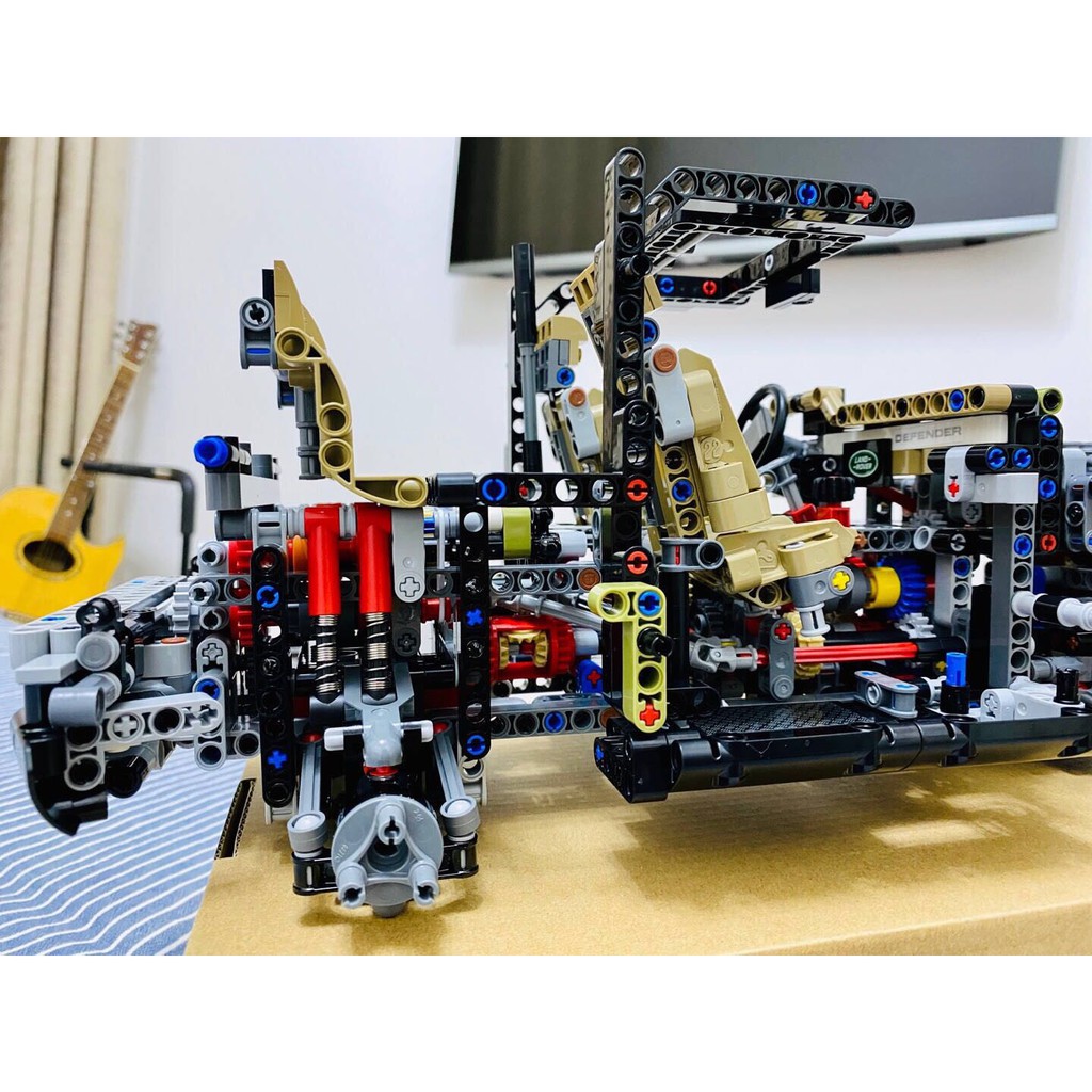 LEGO TECHNIC 42110 - SIÊU XE DÃ CHIẾN LAND ROVER