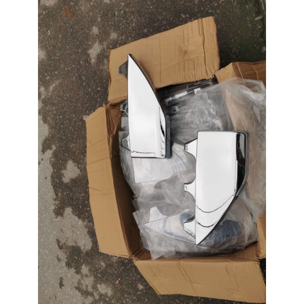 Bộ Ốp trang trí bậc lên xuống cabin xe tải HINO 500.