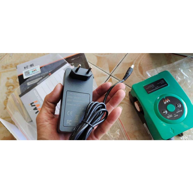 Máy bơm tăng áp mini wi Động cơ nam châm từ vĩnh cửu Dùng điện 24V