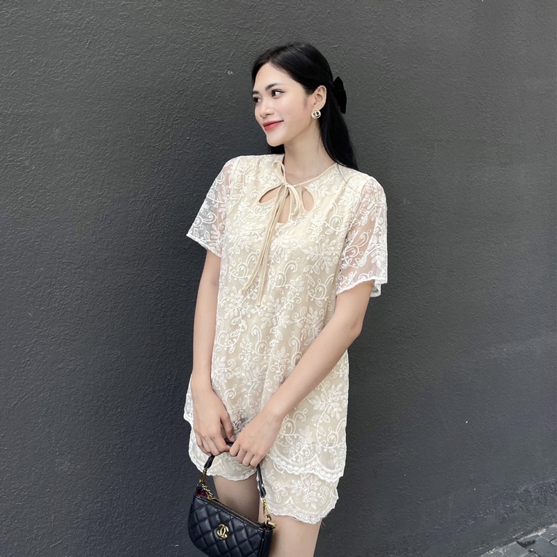 Set áo ren cổ tròn tay ngắn kèm quần short ngắn màu trắng/be - Audrey Studio