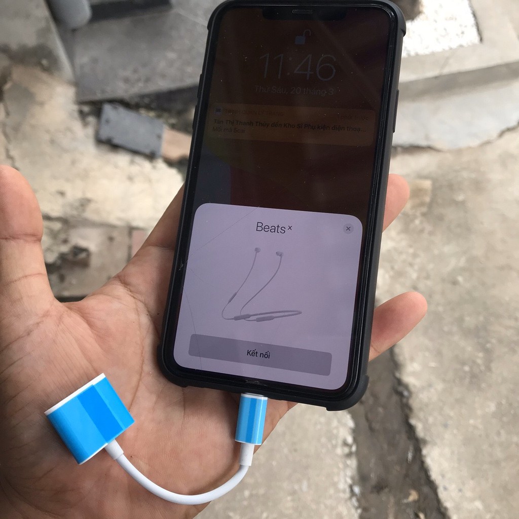 Jack - Cáp chuyển đổi từ chân Lightning sang 2 đầu: tròn 3.5mm và Lightning tự động hiện bảng kết nối