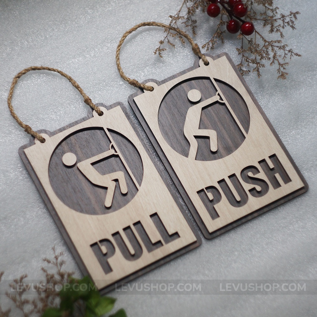 Bảng gỗ treo cửa kéo đẩy, bảng decor pull push bằng gỗ trang trí chính hãng LEVU