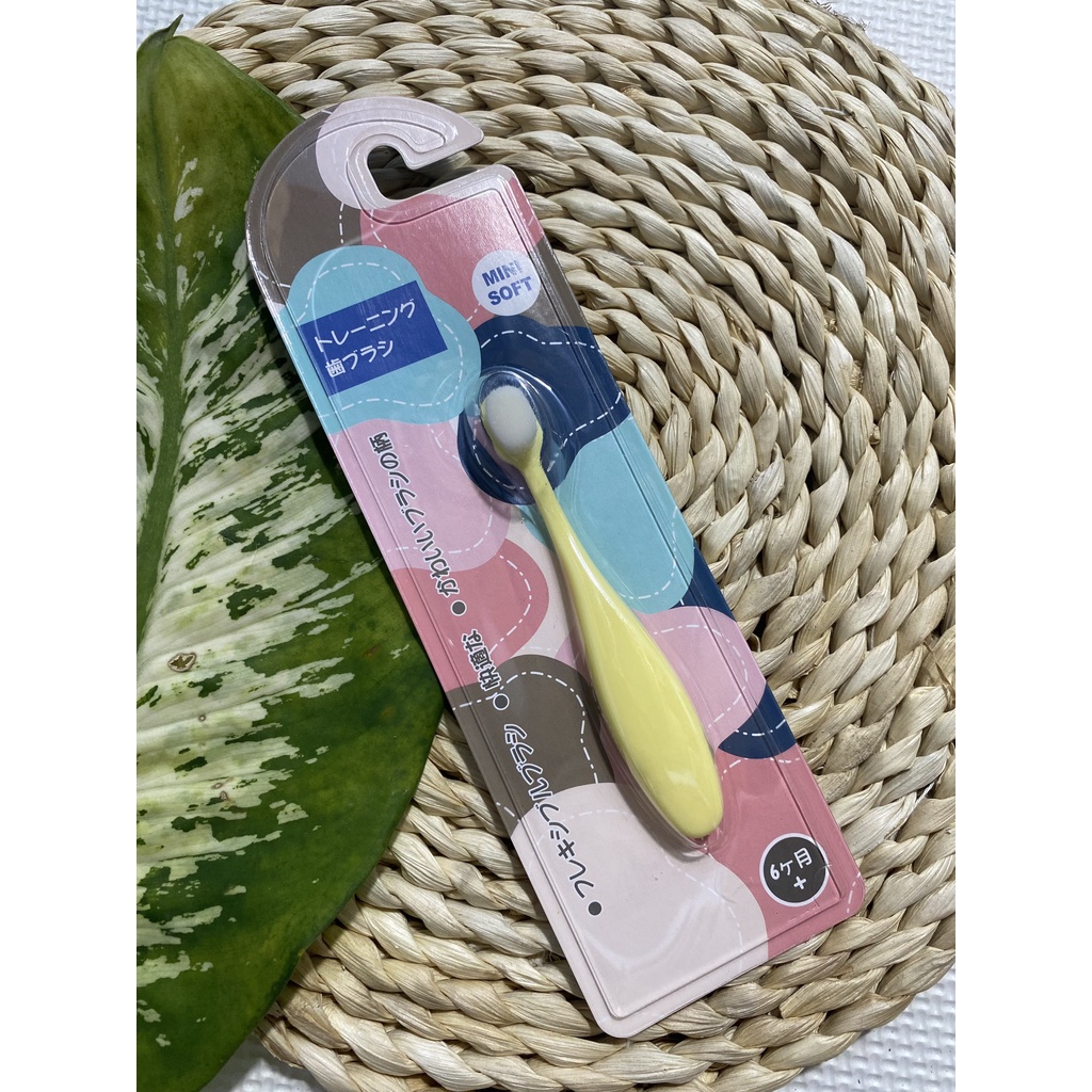 Bàn chải đánh răng lông tơ cho bé từ 6 tháng đến 3 tuổi hàng Nhật Bản đảm bảo đánh êm nướu cho bé đánh bay mảng bám