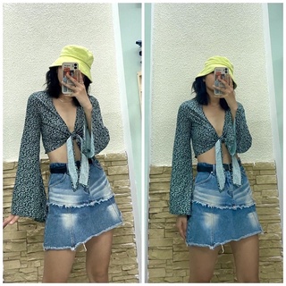 Set Chân váy lạ, áo tay loe