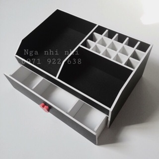 Kệ mỹ phẩm mini màu đen núm trái tim