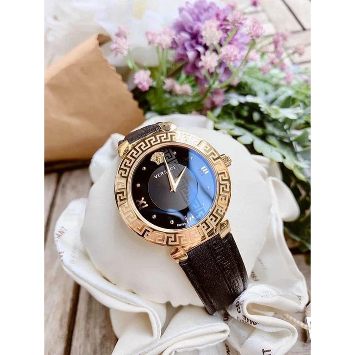 Đồng hồ Nữ Versace Daphnis 34mm máy swissquartz, khung thép không gỉ, họa tiết medusa nổi, dây da cá sấu