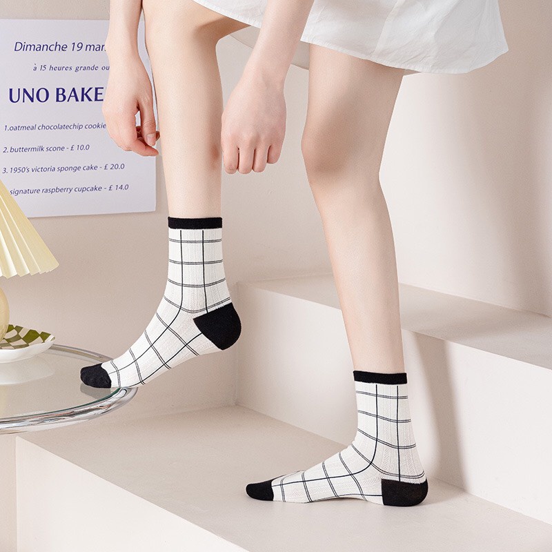 Combo 5 đôi tất cổ cao màu đen trắng phong cách Hàn quốc chất liệu co dãn thấm hút mồ hôi