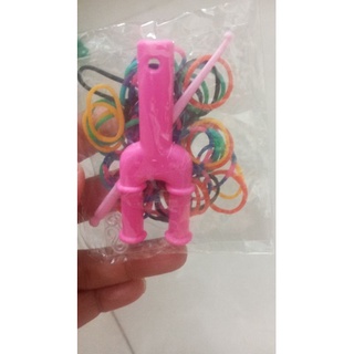 Thắt vòng tay handmade.
