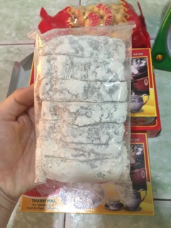 1 hộp chè lam