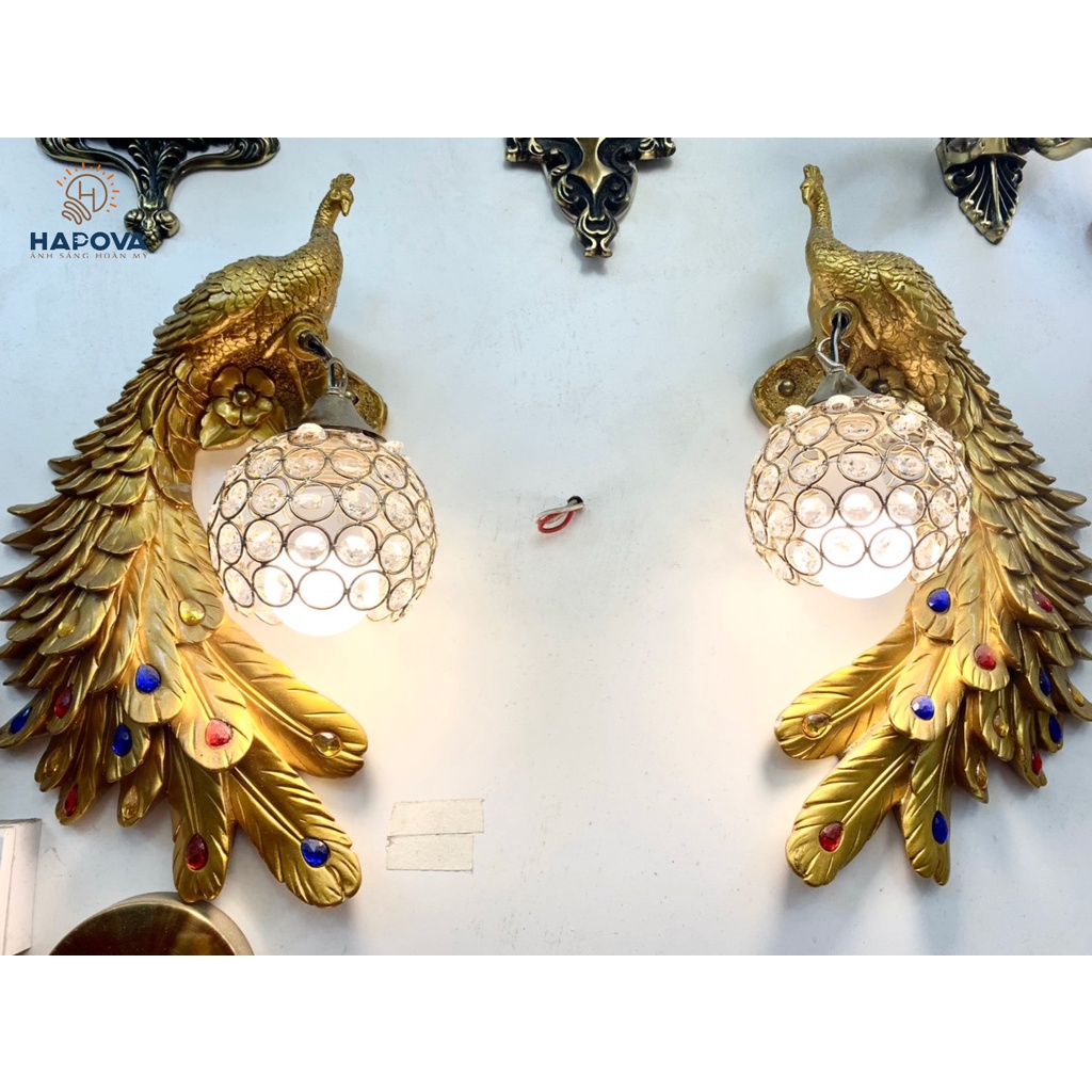 Đèn gắn tường, đèn trang trí phòng khách hình con công HAPOVA SATRE 6222 bộ 2 Kèm bóng 9W Vàng