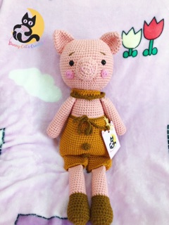 Bé heo handmade chân dài bằng len