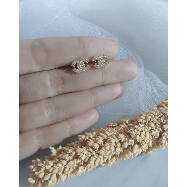 Bông Tai Chanel Bằng Titan Mạ Vàng